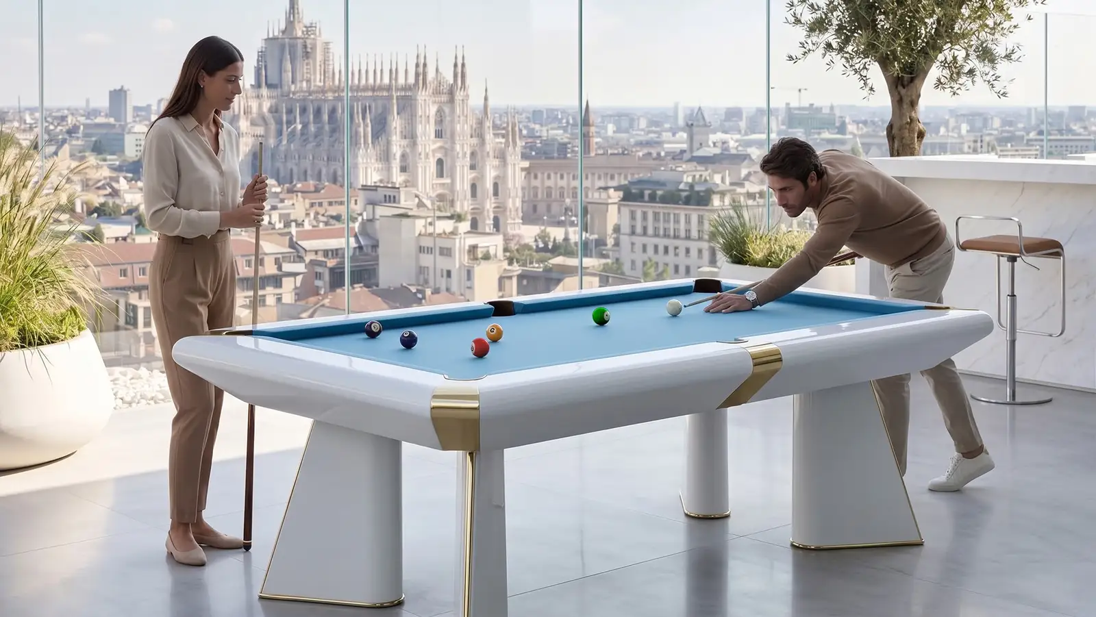 Render del biliardo da esterno su una terrazza affacciata sui tetti di Milano, con due persone che giocano