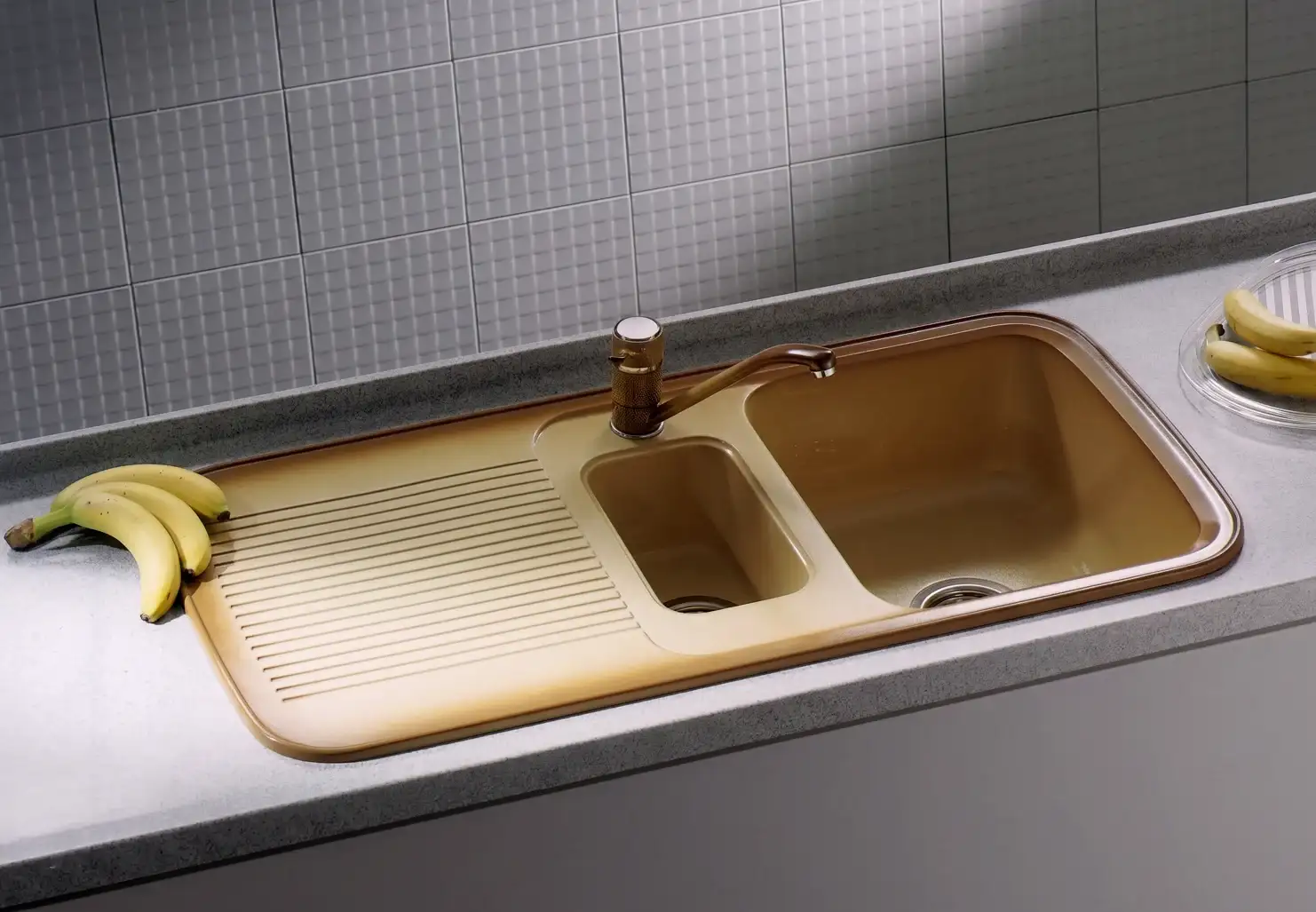 Lavello Functional beige incassato in un piano grigio, Telma Guzzini