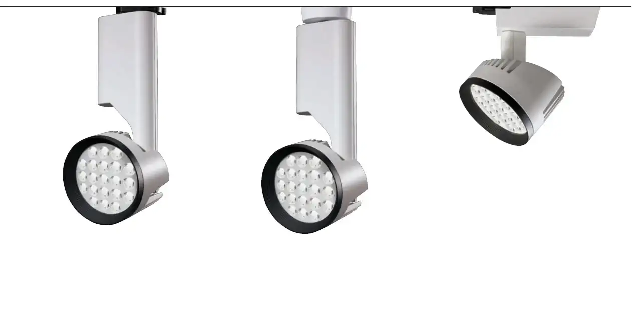 Tre versioni del faretto Kiss su binario, con testa tonda a più LED, Raat