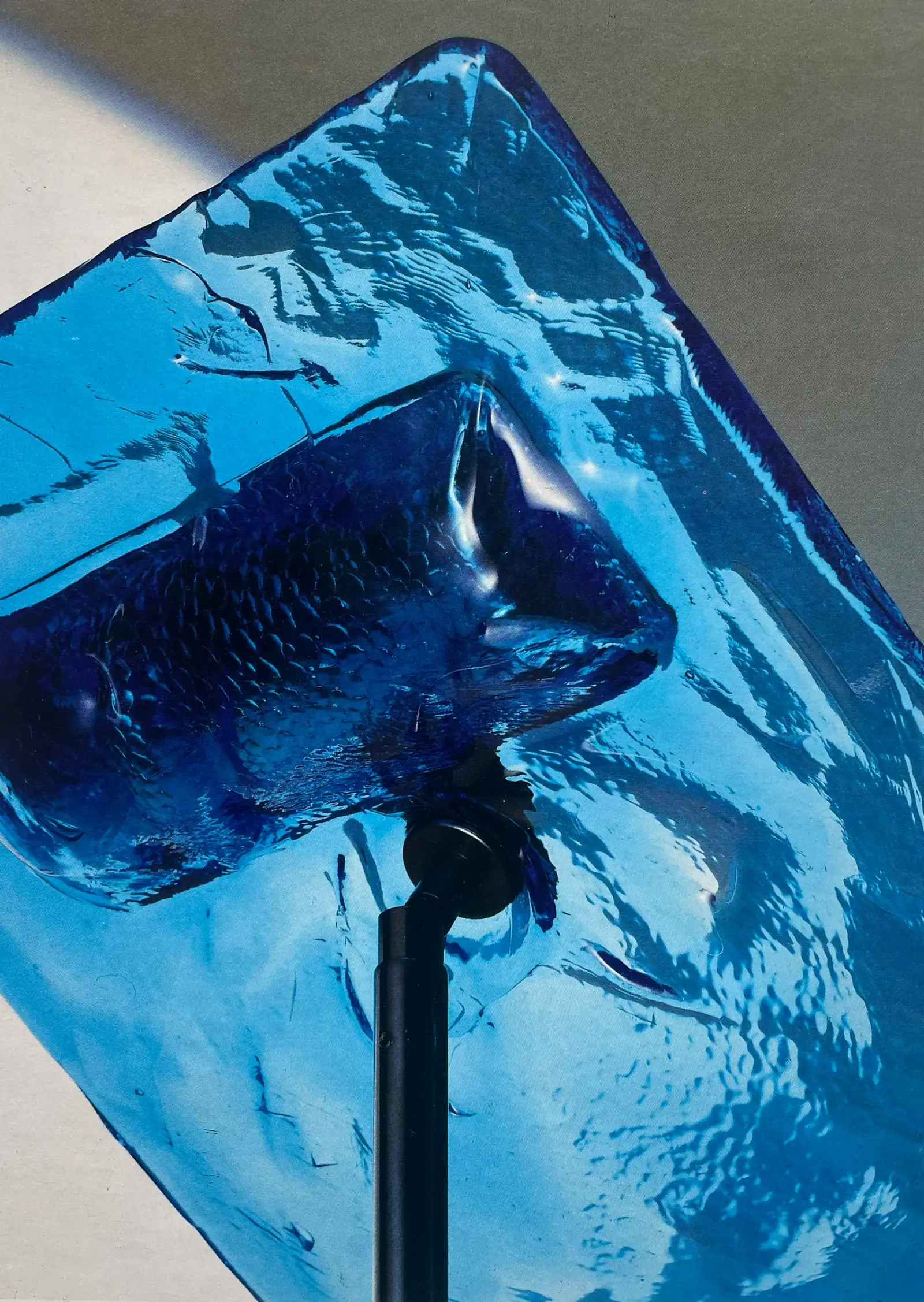 Lampada Luni con schermo in vetro blu lavorato, Skipper