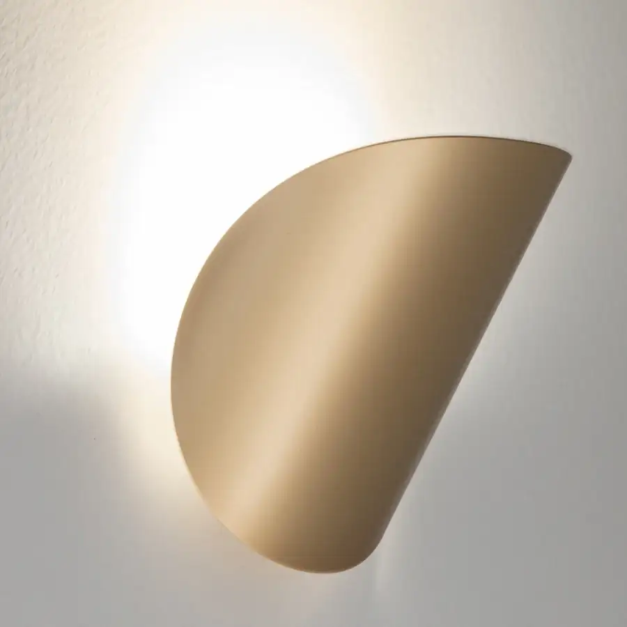 Applique Opera a semicerchio color ottone, con la luce che esce dai lati, Antonangeli