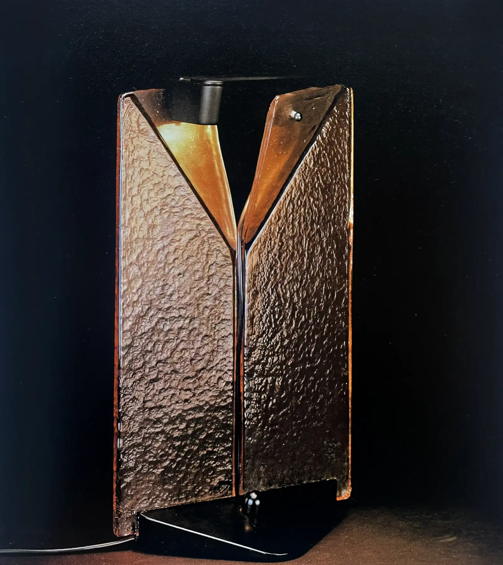 Lampada da tavolo Paggio con schermo in vetro ambrato lavorato, Venini