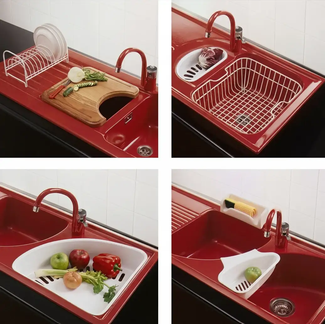 Quattro foto degli accessori del lavello Plus rosso: tagliere, cestello e vaschette, Telma Guzzini