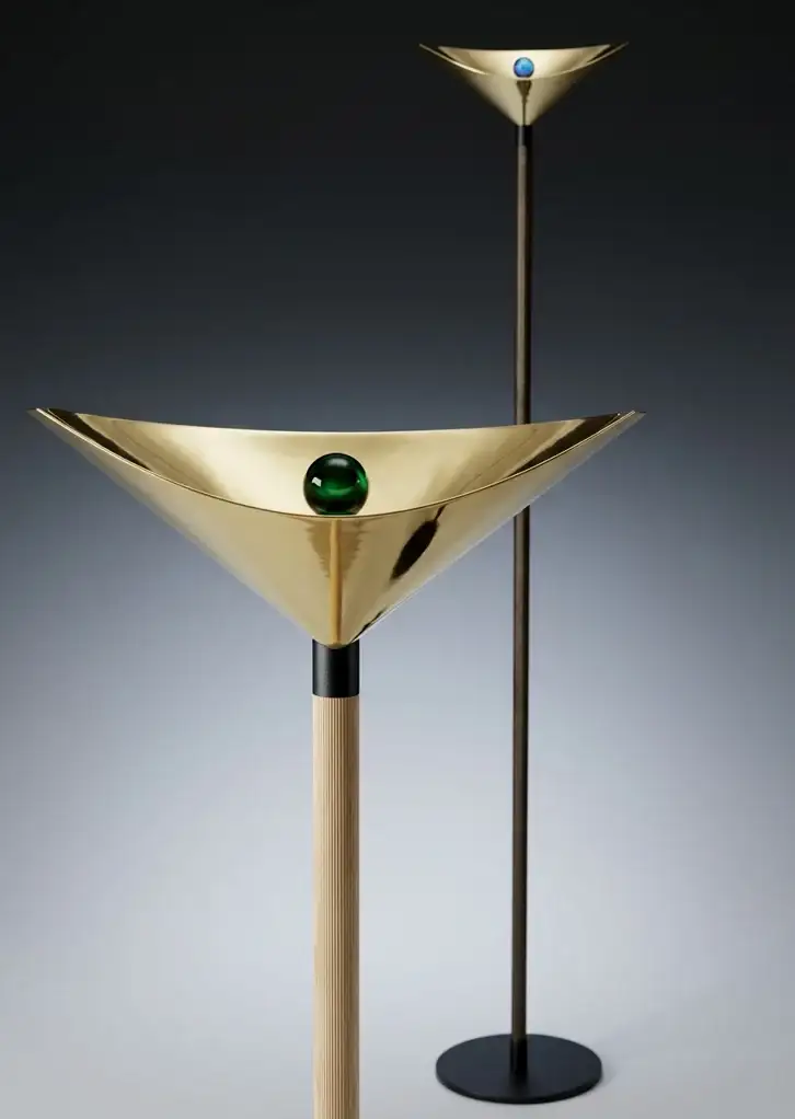 Due lampade da terra Samo con coppa in ottone lucido, Stilnovo