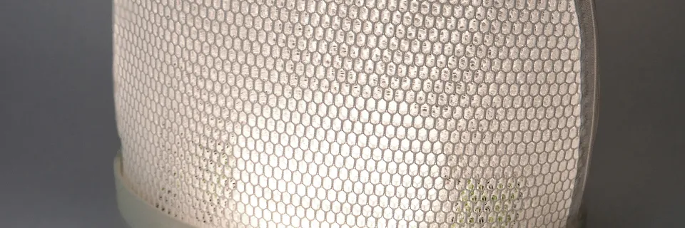 La trama esagonale del tessuto tridimensionale illuminata dal LED
