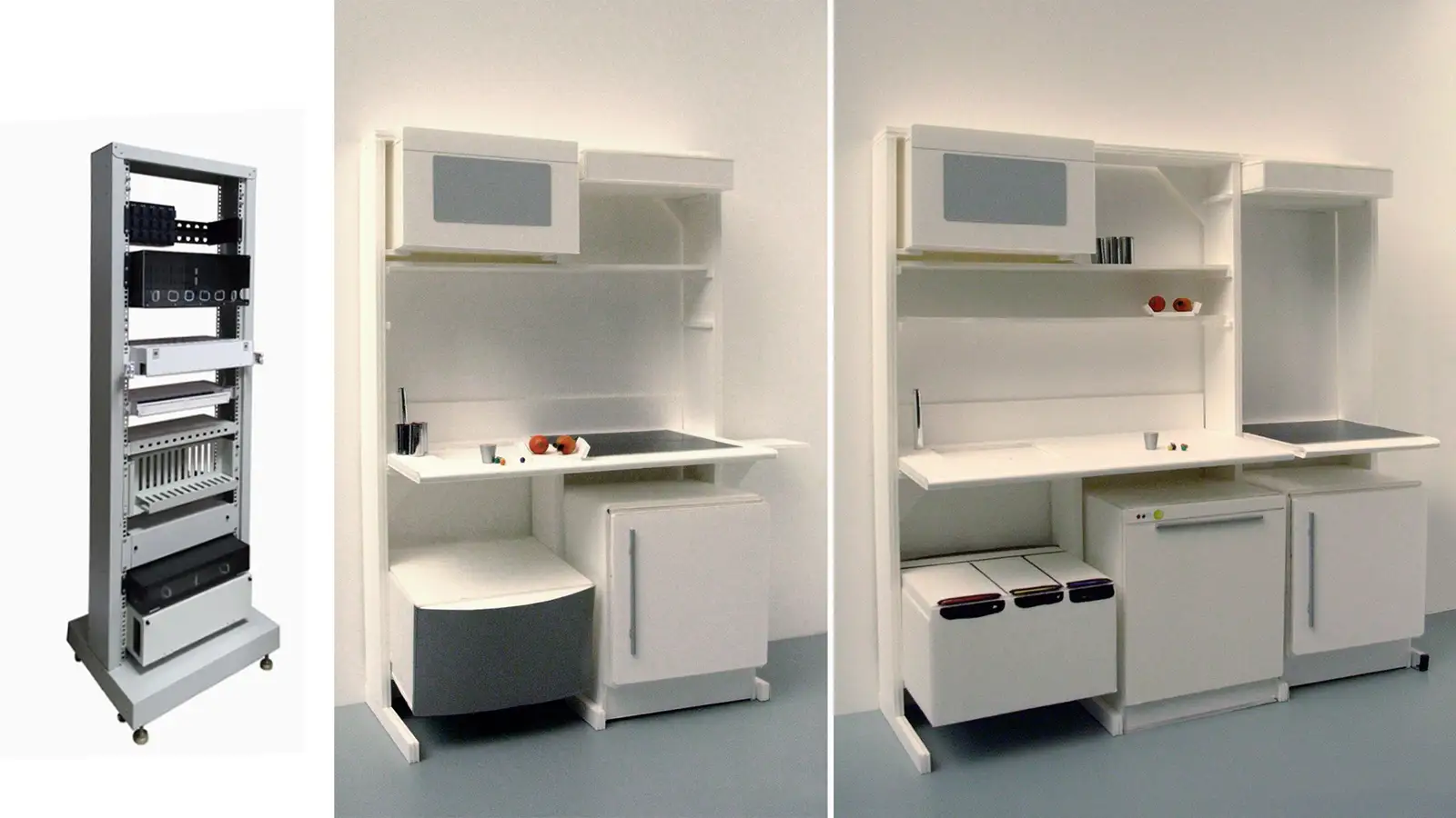 Un rack audio/dati preso a riferimento, accanto a due modelli in schiuma con moduli parziali e completi